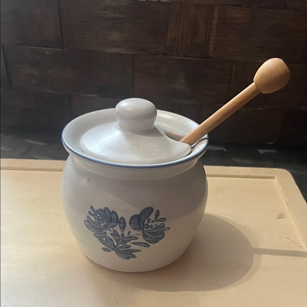 Pfaltzgraff Yorktowne Ceramic Jar with Lid and Wooden Spoon